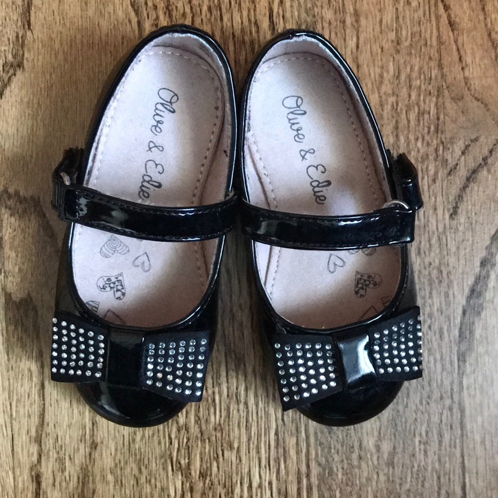 Olive & Edie black shiny shoes with rhinestones!